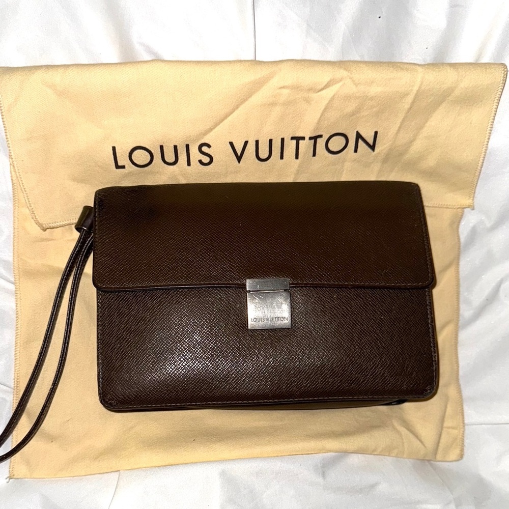 LOUIS VUITTON TAIGA SELENGA BROWN UNISEX CLUTCH